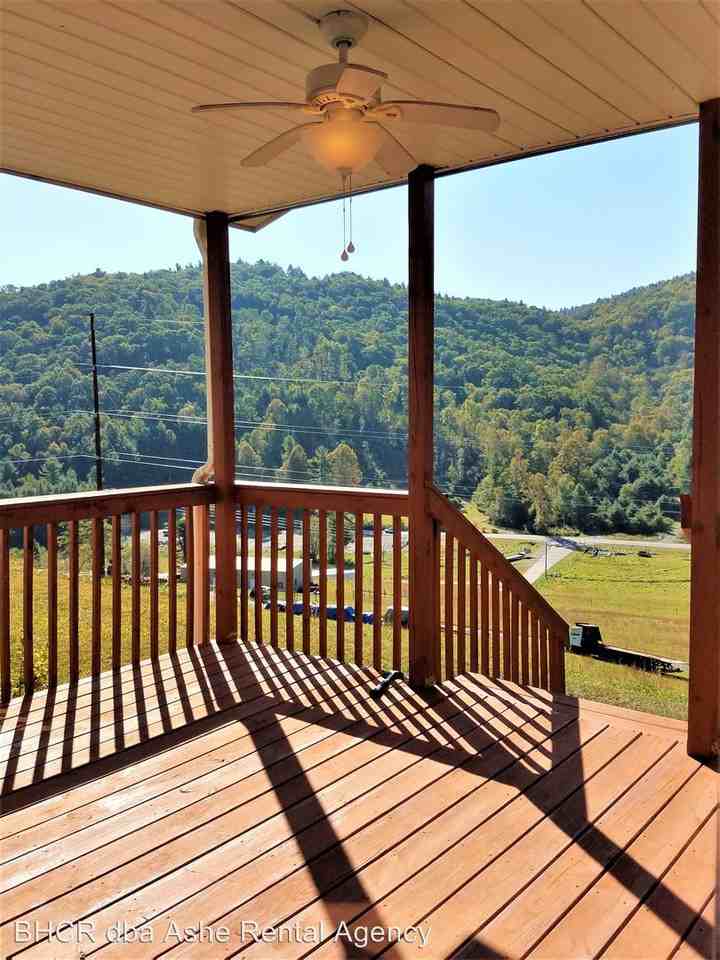 1520 Idlewild Rd - Photo 3 of 21