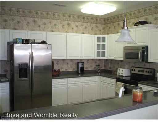 526 Shoreline Road - Photo 3 of 11