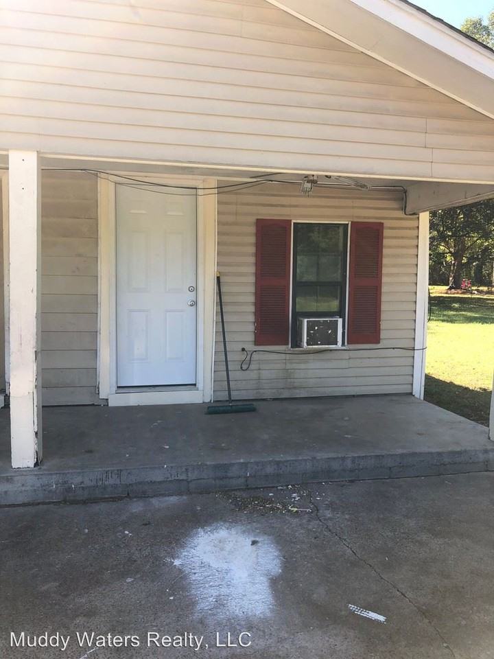 637 North Street - Photo 2 of 6