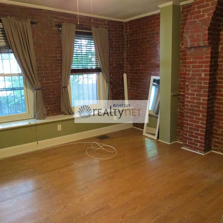 33 Greenwich St #1 - Photo 3 of 10