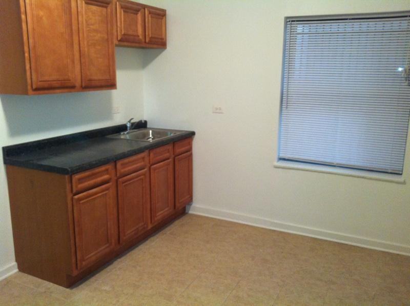 8159 S Drexel Ave - Photo 3 of 7