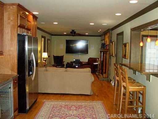 7219 Folger Dr - Photo 2 of 11