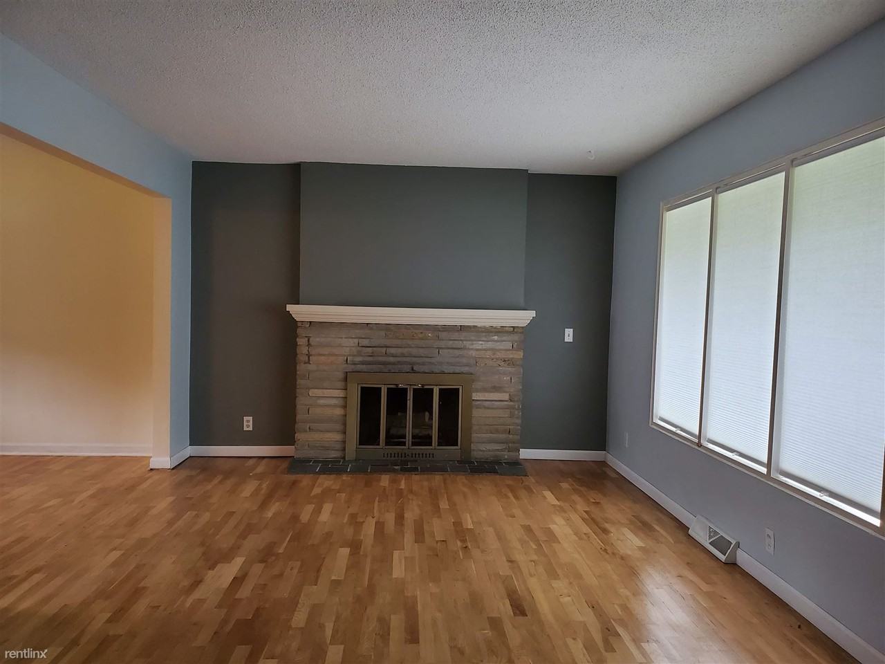 736 Moulton Ave - Photo 3 of 23