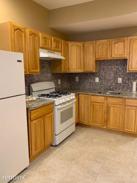 818 N Montford Ave - Photo 3 of 17