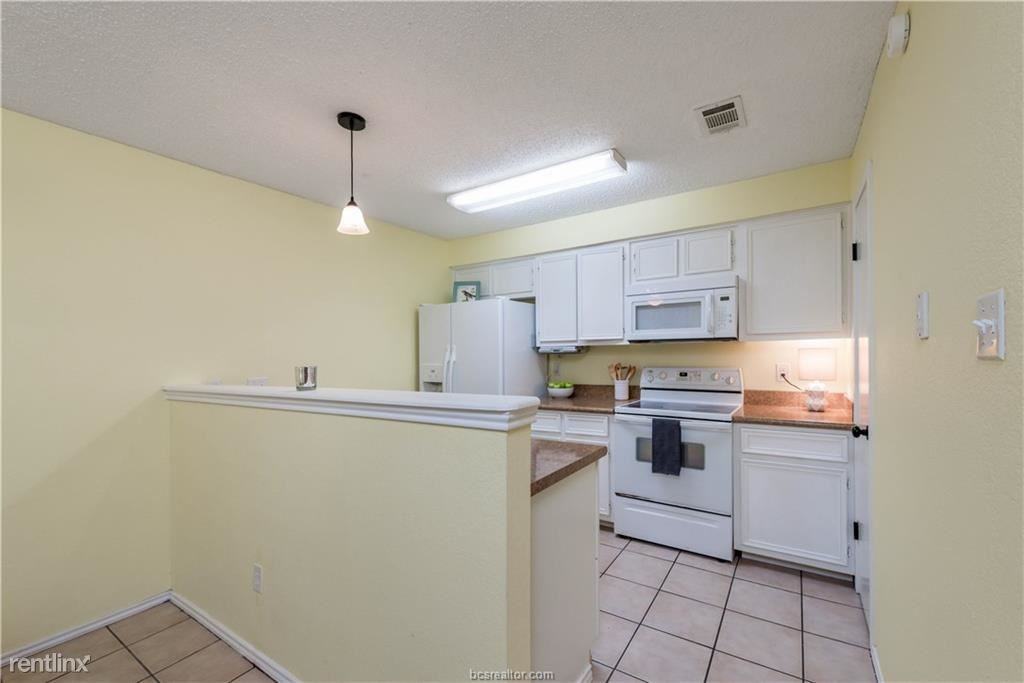 3112 Larkspur Cir - Photo 3 of 16