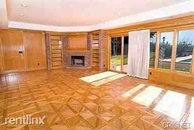 19652 Nashville St - Photo 3 of 12