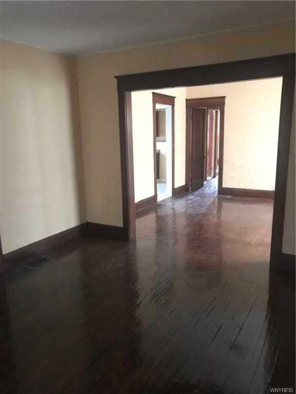 198 Jewett Avenue - Photo 2 of 8