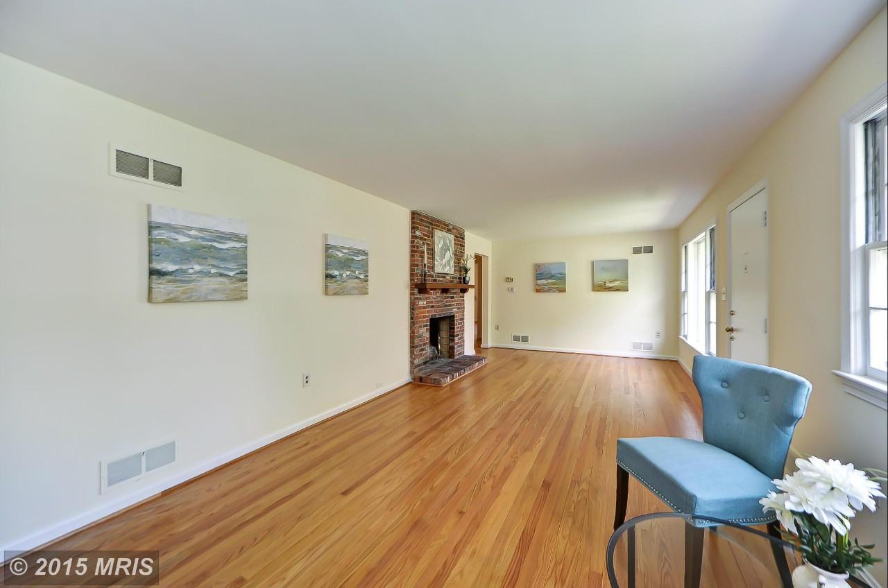 2710 Valley Dr - Photo 3 of 36