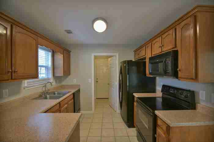 18348 Peyton Lane - Photo 3 of 8