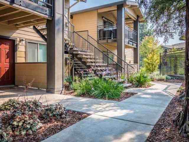 574 Button Ave - Photo 2 of 37