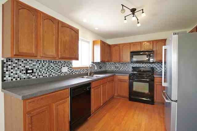 1094 Pattee - Photo 3 of 15