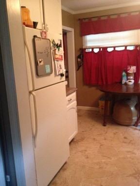 45 Laurel Rd - Photo 3 of 9