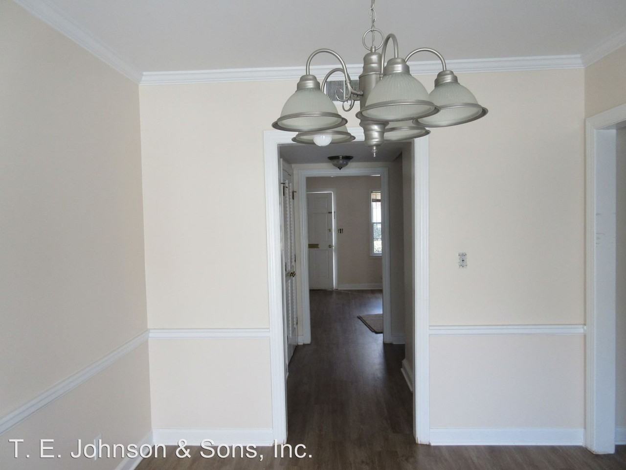 323 Hanover Arms - Photo 3 of 9