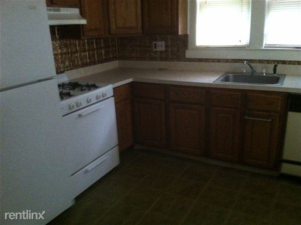 412 Maple Ave - Photo 2 of 3