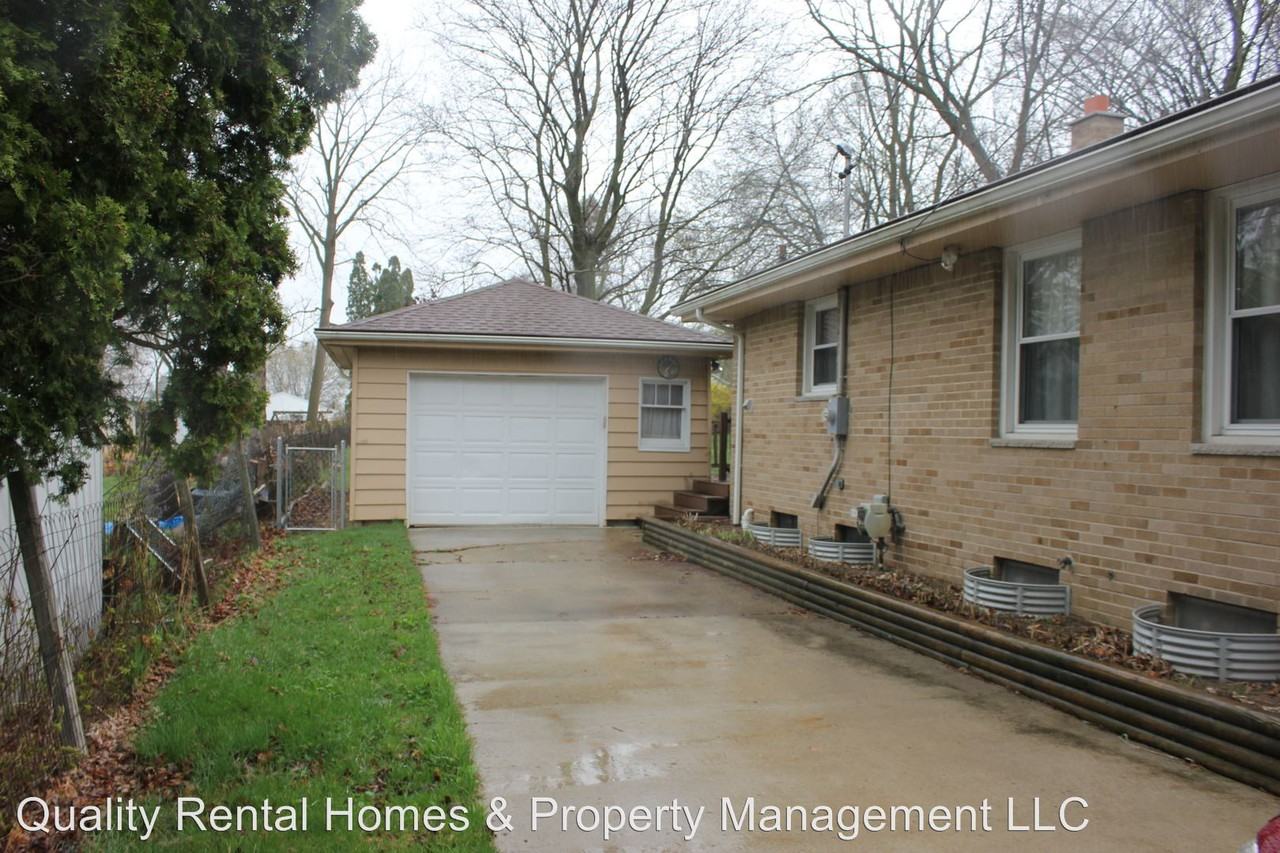 219 Oak St. - Photo 2 of 20