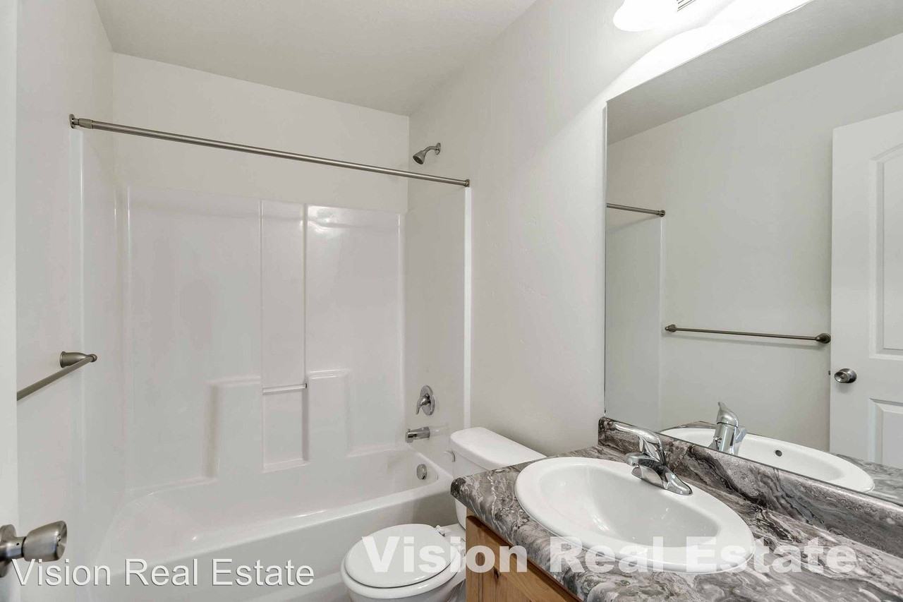 539/541 W Douglass Dr - Photo 2 of 17