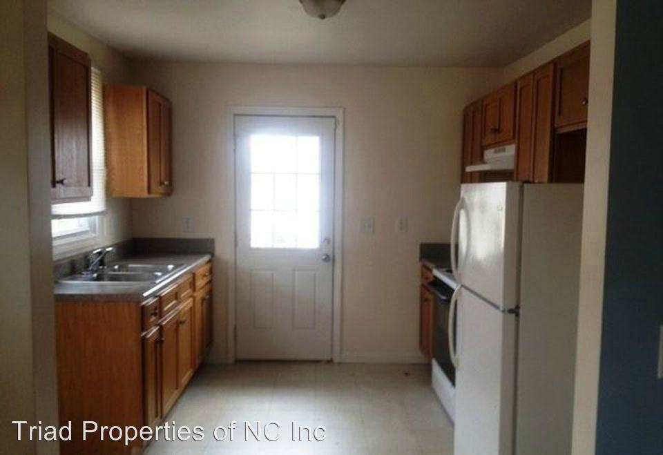 1312 Mayfair Ave - Photo 3 of 11