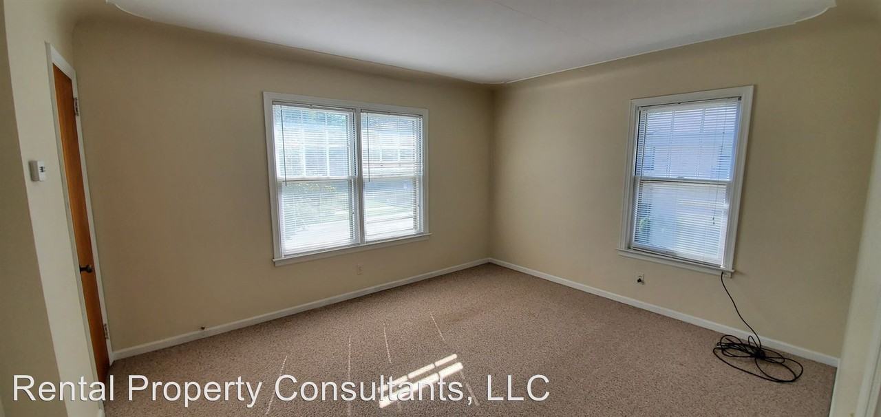 425 Lyon St. NE - Photo 2 of 7