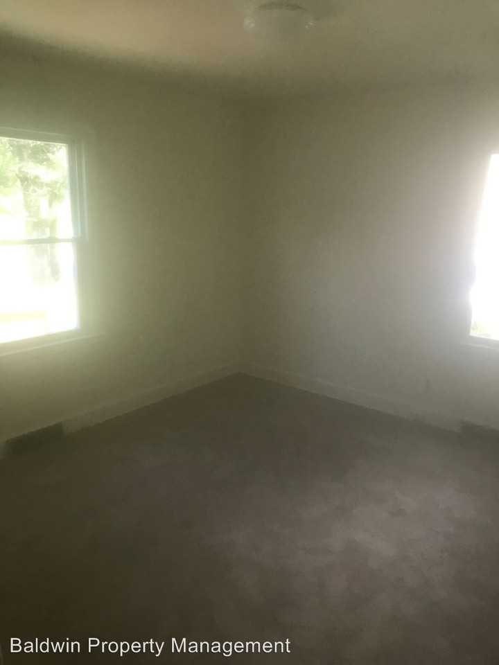 1120 Bank Street - Photo 3 of 7