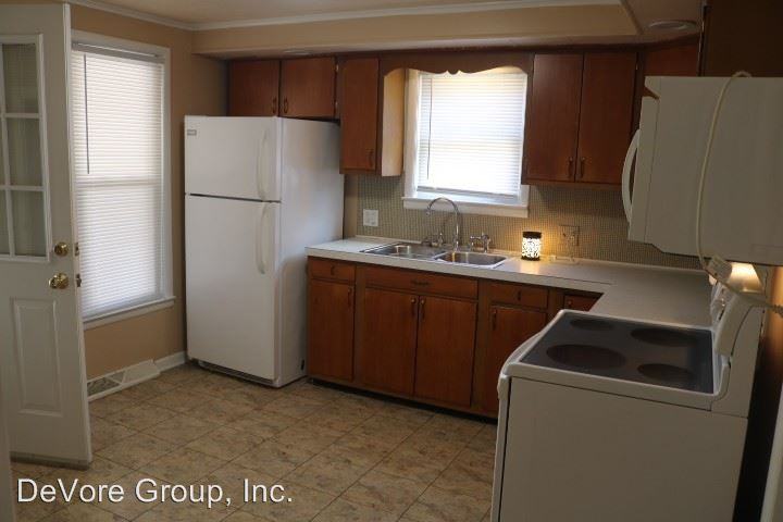1004 W Chestnut St - Photo 2 of 12
