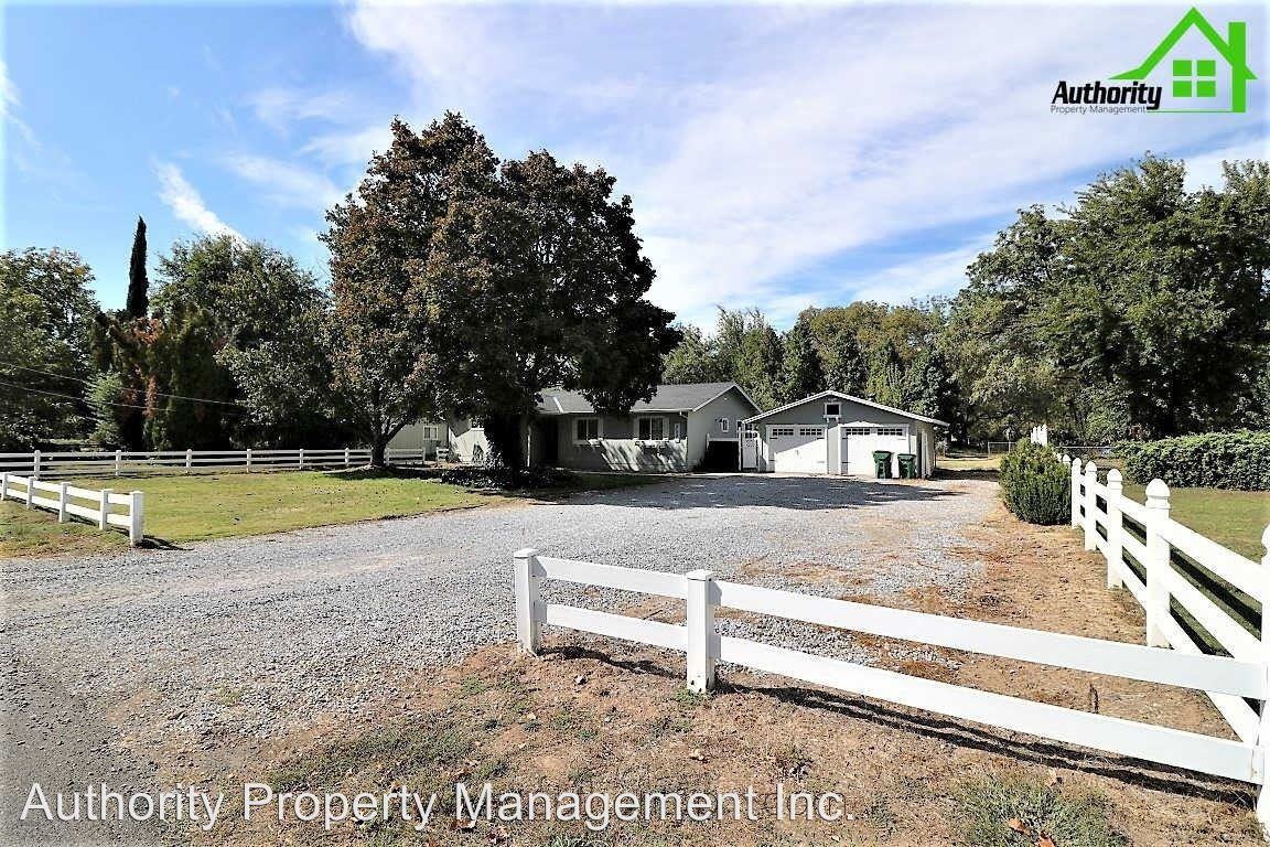 21238 Shelly Ln - Photo 2 of 29