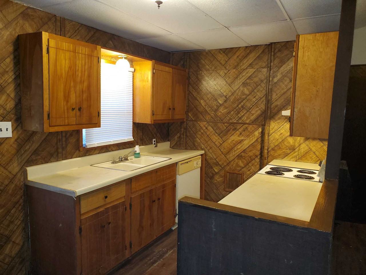 803 Louis Ln - Photo 3 of 12