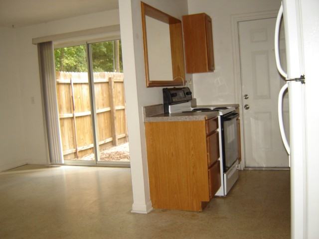 815 Nw 16th Ave - Photo 2 of 5