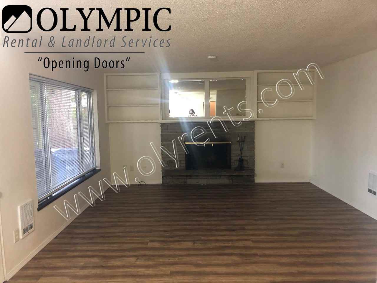 1325 Tullis St Ne - Photo 2 of 9