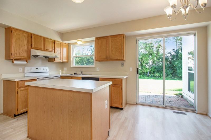 3037 Turnberry Ln - Photo 3 of 17