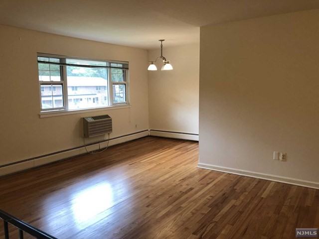 406 Washington Drive - Photo 3 of 10