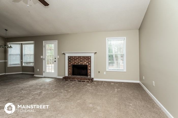 831 Rosewood Circle - Photo 2 of 15