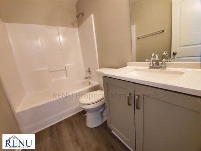 1055 Sky View Lane - Photo 3 of 20