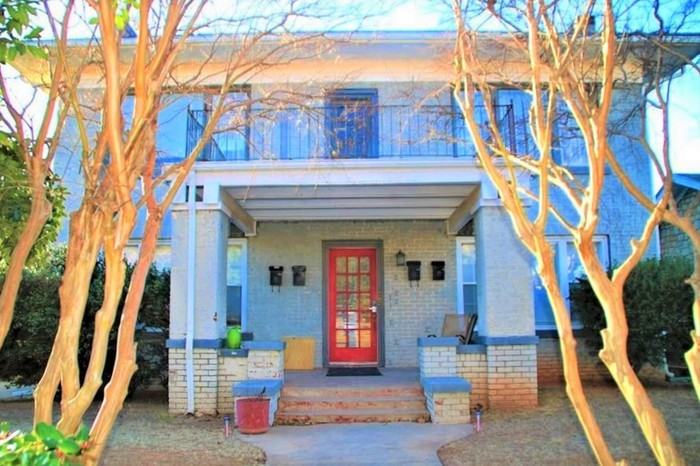 3021 1/2 1/2 North Robinson Avenue