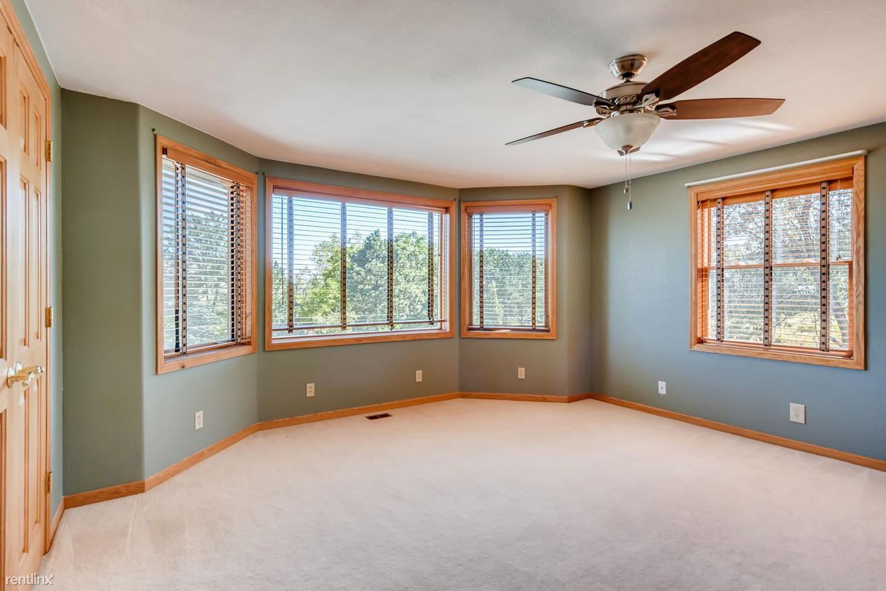 250 Crawford Drive - Photo 3 of 28