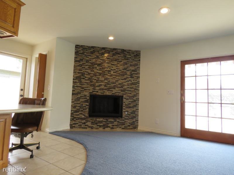 2048 Pattiz Avenue - Photo 3 of 12