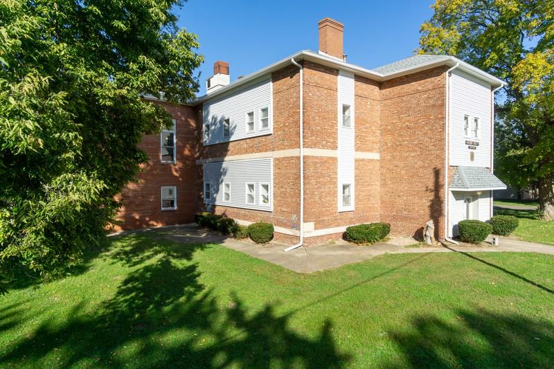 213 N Lincoln St - Photo 2 of 11