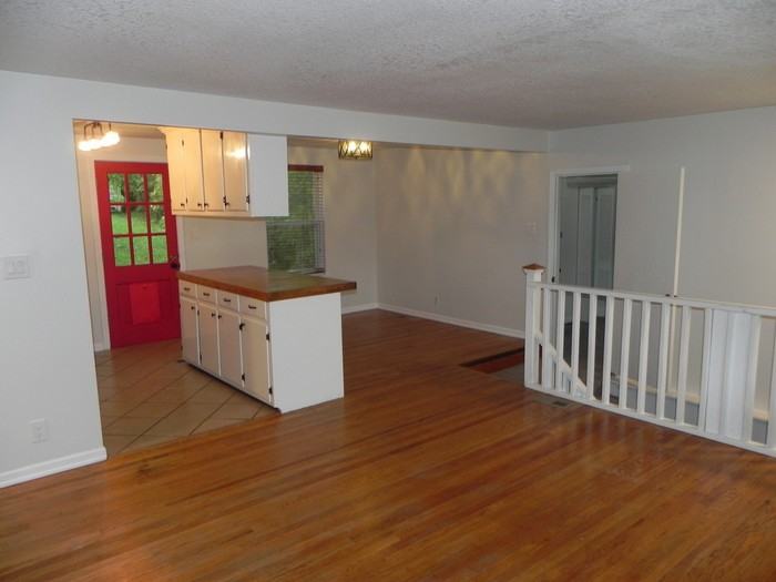 8656 Sleepy Hollow Road - Photo 2 of 27