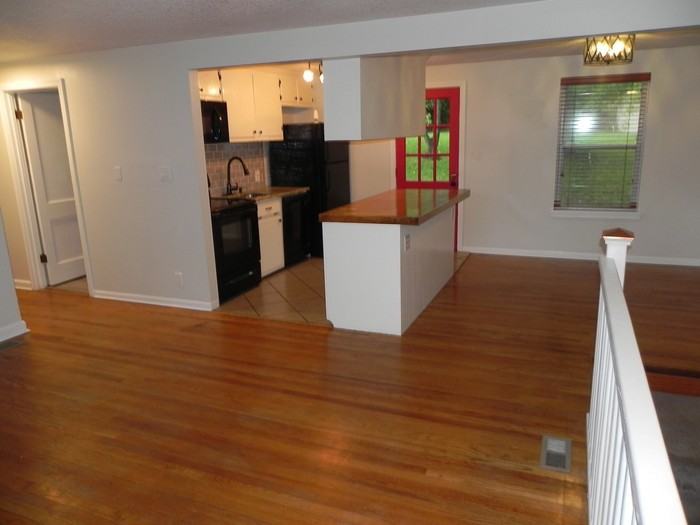 8656 Sleepy Hollow Road - Photo 3 of 27