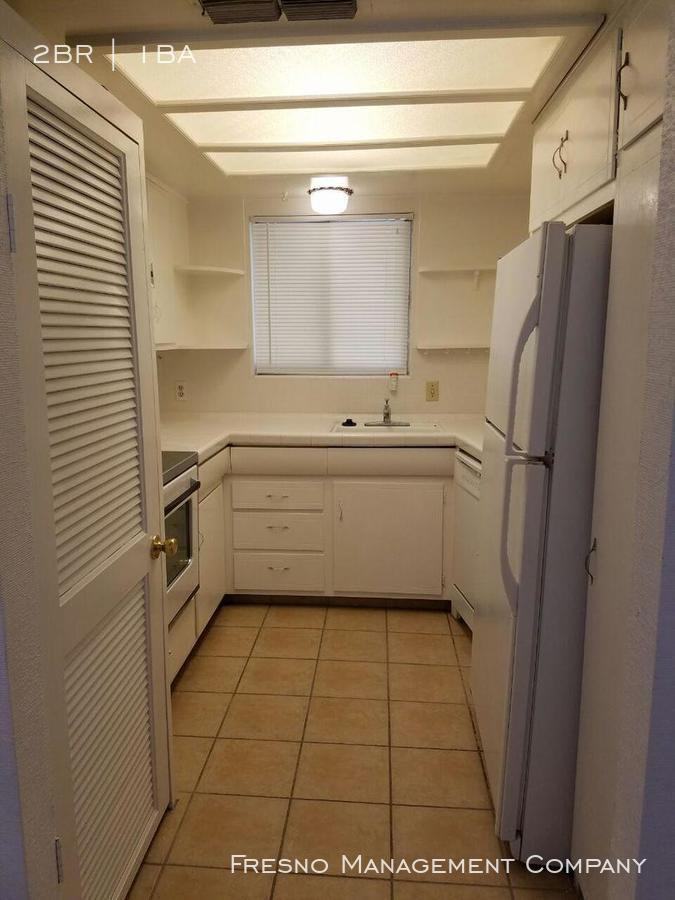 4953 N Harrison Ave - Photo 3 of 15