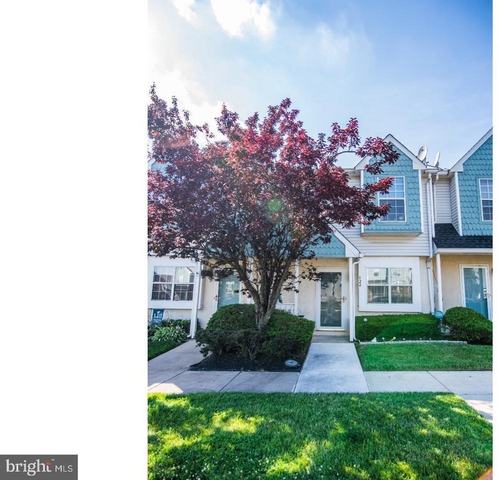 924 Woodstock Ct - Photo 2 of 17