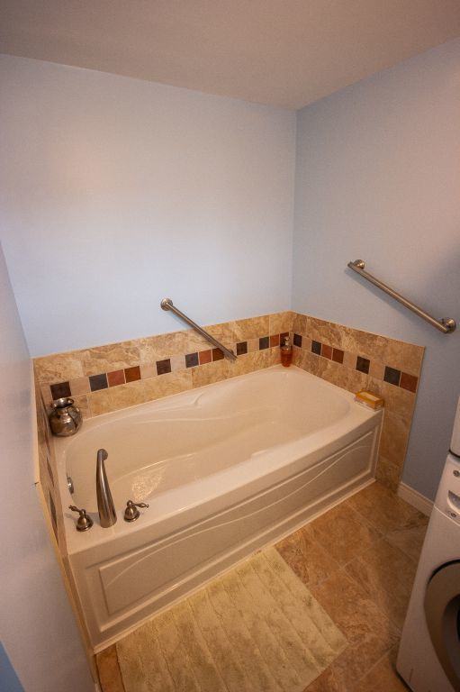 168 Signal Hill Rd – Elite Fully Furnished Apartment - Photo 2 of 11