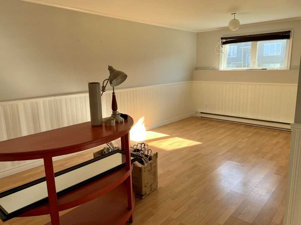 4 McGrath Crescent - Photo 3 of 27