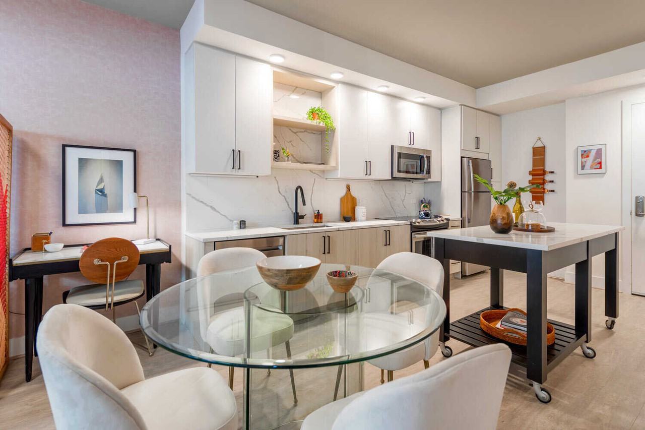 Novel South Capitol - Photo 3 of 50