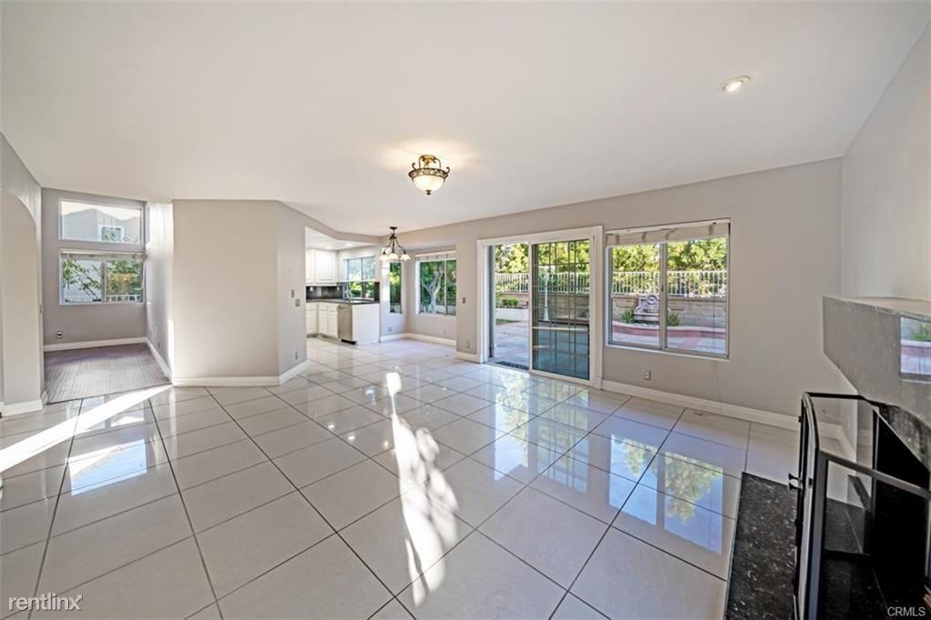 28111 Somerset - Photo 3 of 10