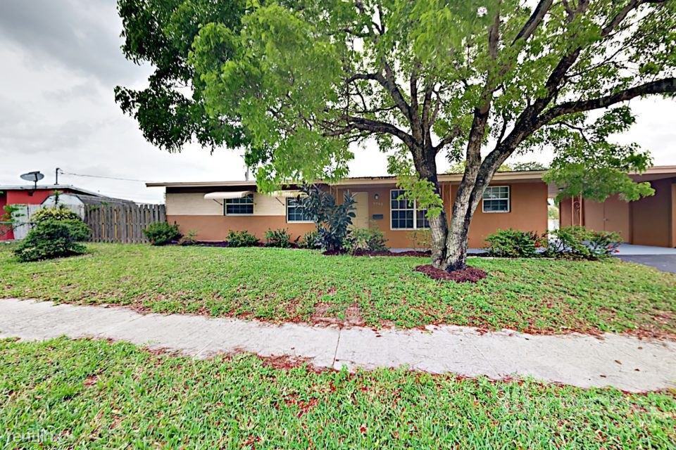 7791 Nw 36 Street - Photo 2 of 38