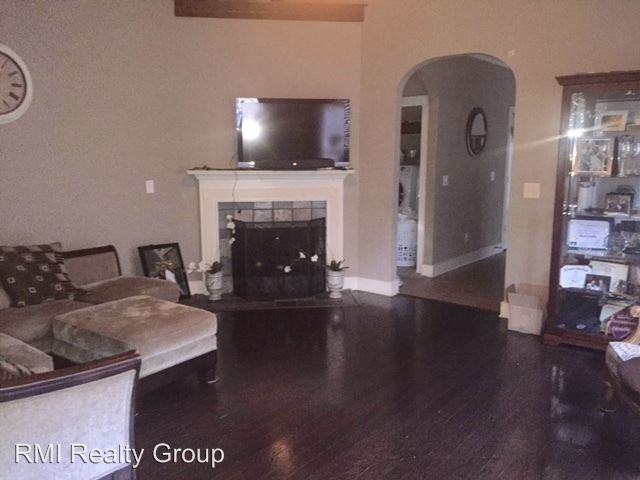 335 Kingston Circle - Photo 2 of 4