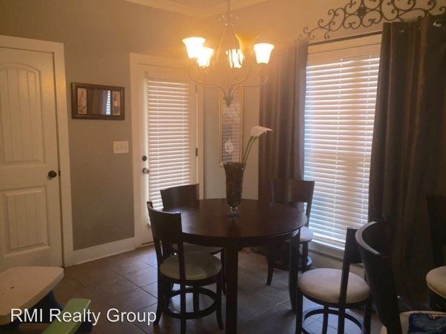 335 Kingston Circle - Photo 3 of 4