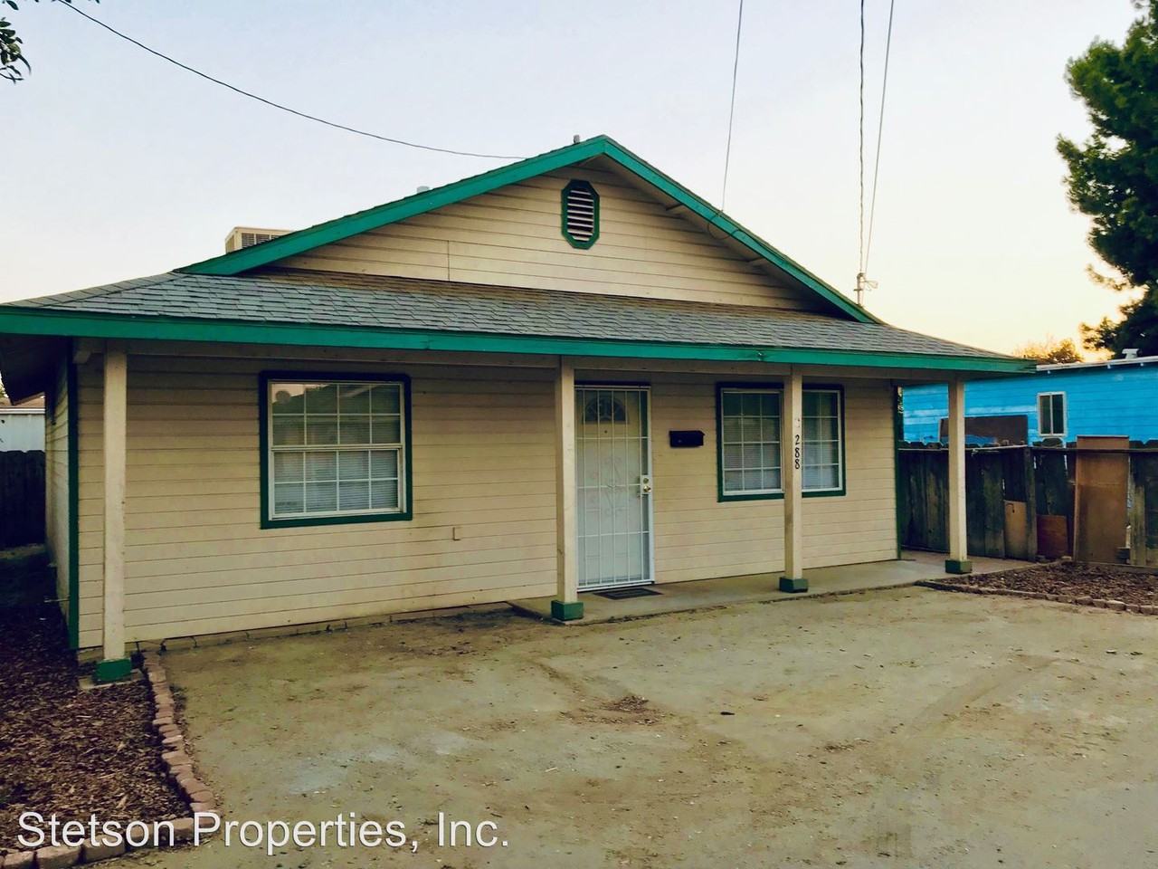 288 Pleasant St - Photo 2 of 10