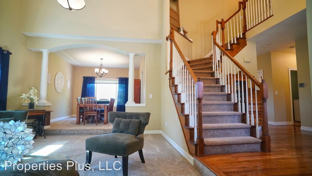 1201 Clubhouse Dr - Photo 3 of 49