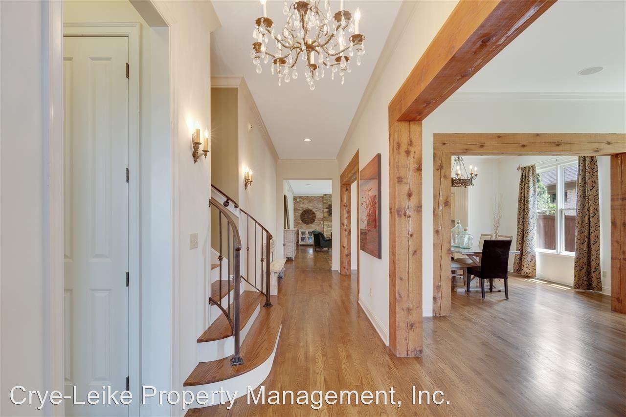 1836 Wellsley Dr - Photo 2 of 12